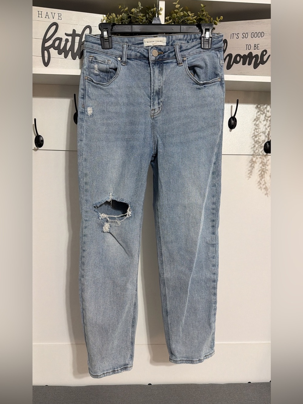 Light Wash Distressed Women's Jeans - Casual High-Rise Fit